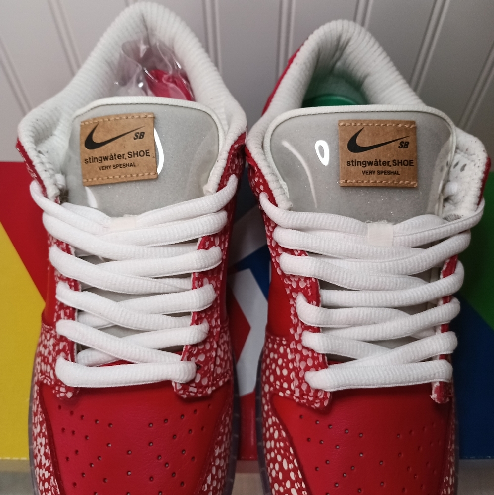 Nike Dunk SB Low Stingwater Magic Mushroom - Picture 4 of 11